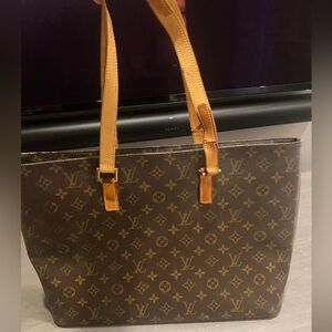 Authentic Louis Vuitton tote monogram